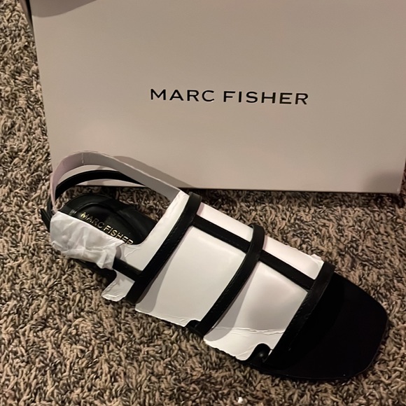 Marc Fisher Black Bytina Sandals Square Toe, Flat sole & Buckle Closure Size 9.5 - Picture 5 of 7